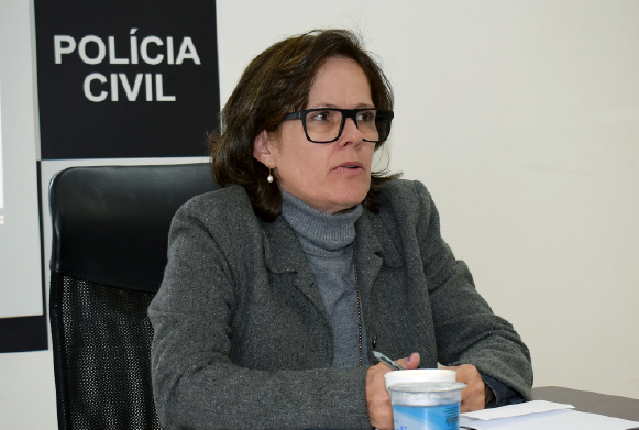 Dra. Fabíola de Oliveira Alves, delegada da divisão de investigações de crimes contra a saúde pública