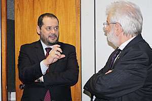 O presidente do CRF-SP, dr. Pedro Menegasso, e o deputado federal Ivan Valente