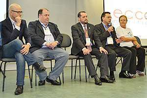 Dr. Ademir Valério, presidente da Anfarmag, dr. Antônio Geraldo, conselheiro do CRF-SP, dr. Pedro Menegasso, presidente do CRF-SP, dra. Amarilys Toledo, presidente da ABFH, dr. Marcos Machado, diretor-tesoureiro do CRF-SP