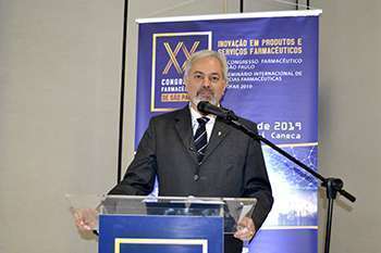 Presidente da Comissão Executiva do XX Congresso Farmacêutico de São Paulo, Prof. Dr. Leoberto Costa Tavares