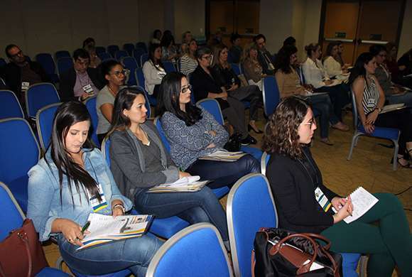 Público durante as apresentações do eixo Tecnologias em saúde