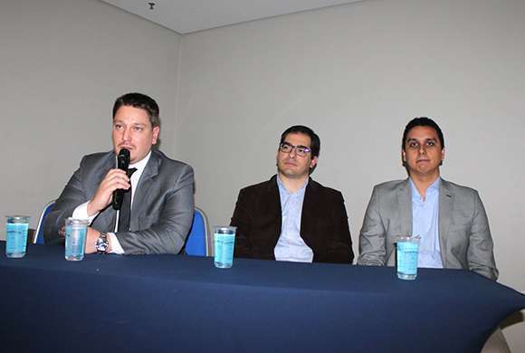 Dr. Tiago Tadeu Rocca; Dr. Wolgang Löscher Filho e Dr, Igor Linhares de Castro no painel Biotecnologia