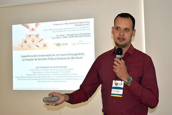 Dr. Luis Henrique Oliveira Rezende, farmacêutico chefe do Instituto de Assistência Médica ao Servidor Público Estadual