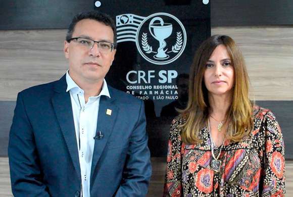 Dr. Marcos Machado, presidente do CRF-SP, e Dra. Maria Fernanda Carvalho, coordenadora do Comitê de Direitos e Prerrogativas Profissionais do CRF-SP