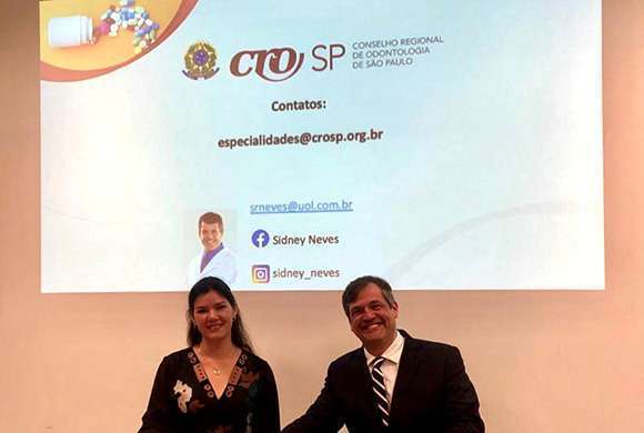 Os palestrantes Dra. Daniela Veríssimo e Dr. Sidney Neves