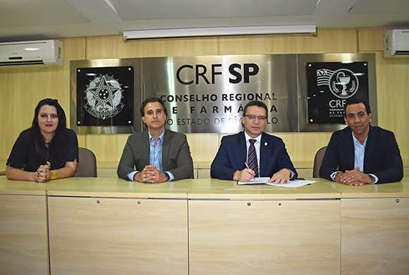 Dra. Danyelle Marini (diretora-tesoureira do CRF-SP); Alessandro Bossan (diretor de inteligência estratégica da NextCorp); Dr. Marcos Machado (presidente do CRF-SP) e Marcelo Ferraz (CEO da NextCorp)