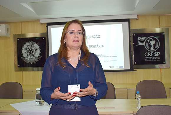 Dra. Marise Bastos, coordenadora da Comissão Assessora de Educação do CRF-SP