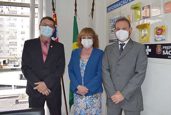 Dr. Marcos Machado, Edir Sales e Dr. Marcelo Polacow na sede da Secretaria Municipal de Saúde 