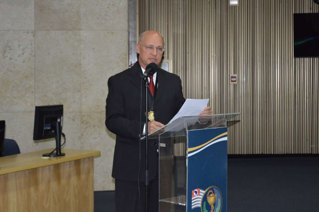 Deputado Carlos Neder recebeu a Comenda do Mérito Farmacêutico Paulista em 2017 pelas suas ações voltadas à profissão farmacêutica
