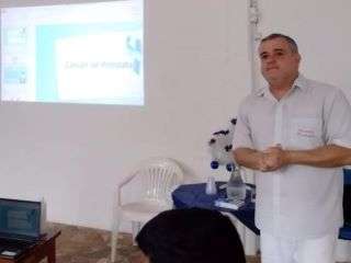 Dr. Luiz Fernando Turini ministra palestra sobre câncer de próstata na Apae de Bariri