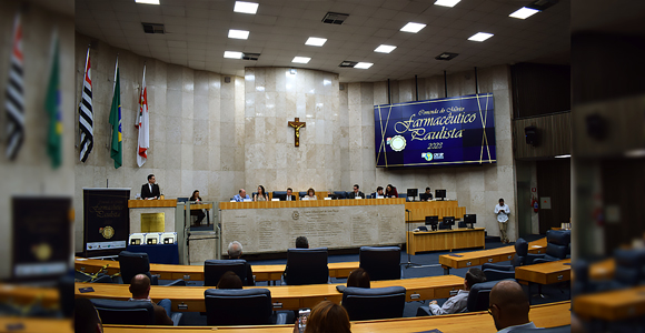 A Comenda foi realizada no plenário da Câmara Municipal de São Paulo 