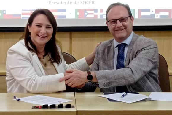 Dra. Luciana Canetto (vice-presidente do CRF-SP) e Dr. Jesús Carlos Gómes (presidente da Socfic)