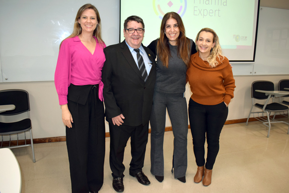 Mesa-redonda A obesidade sob novas perspectivas contou com a participação da Dra. Tarissa Petry, Dr. José Vanilton de Oliveira, Dra. Tarcila Campos e Dra. Bruna Costa