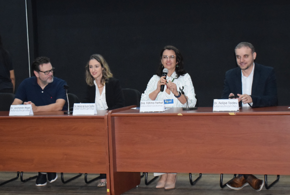 Dr. Leonardo Régis, Dra. Heloísa de Souza Castilho, Dra. Fátima Farhat e Dr. Felipe Tadeu Santos, 