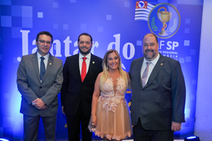 A vice-presidente, dra. Raquel Rizzi e seus colegas de diretoria do CRF-SP; dr. Antônio Geraldo (direita), dr. Pedro Menegasso e dr. Marcos Machado (esquerda)