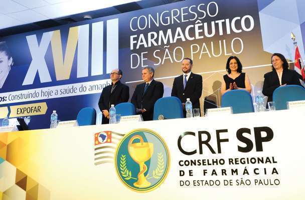 Mesa de abertura do XVIII Congresso Farmacêutico de São Paulo, realizado em 2015