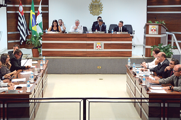 Fiscalização do CRF-SP recebe homenagem durante sessão na Câmara Municipal de Vinhedo  