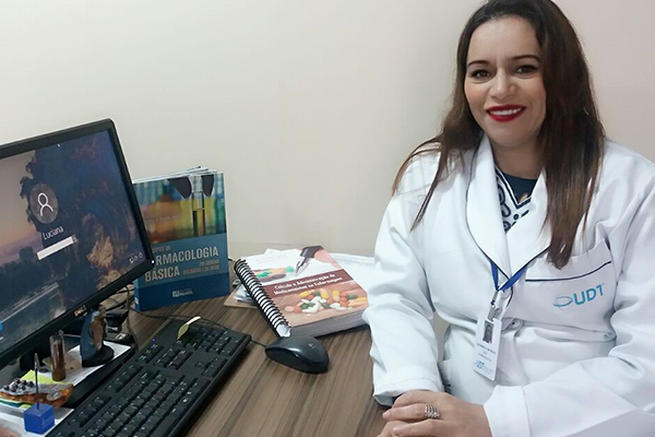 Dra. Luciana Aparecida da Silva destaca a necessidade da atuação do farmacêutico na equipe multidisciplinar 
