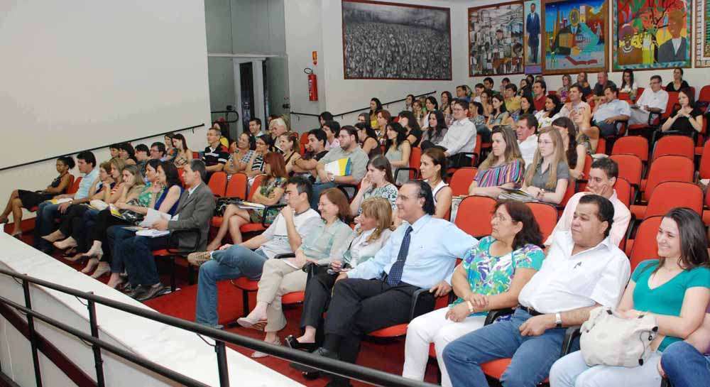 Farmacêuticos de São José do Rio Preto e região assistiram à palestra no plenário da Cãmara Municipal