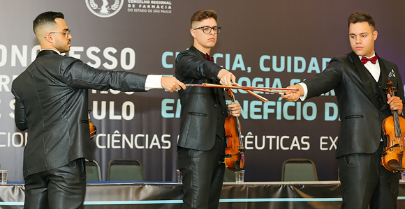 A abertura contou com a apresentação da orquestra The Avalon Violinos 