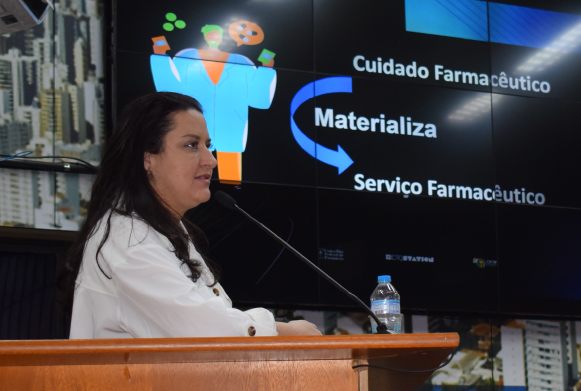 Dra. Danyelle Marini, diretora-tesoureira do CRF-SP apresentou a palestra sobre anamnese farmacêutica 