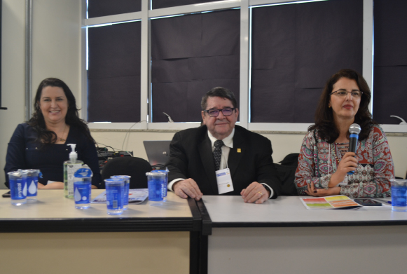 Mesa de debates com Dra. Danyelle Marini, Dr. José Vanilton de Almeida e Dra. Fatima Farhat