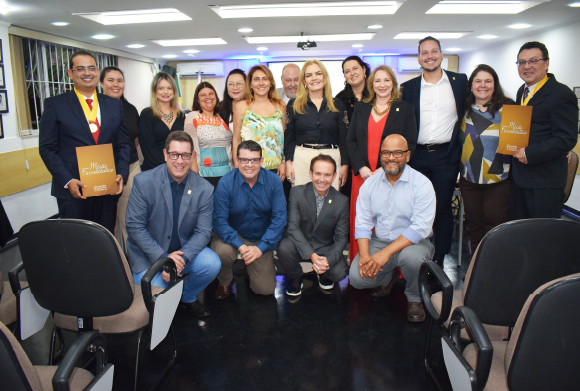 Conselheiros, diretores e homenageados da noite